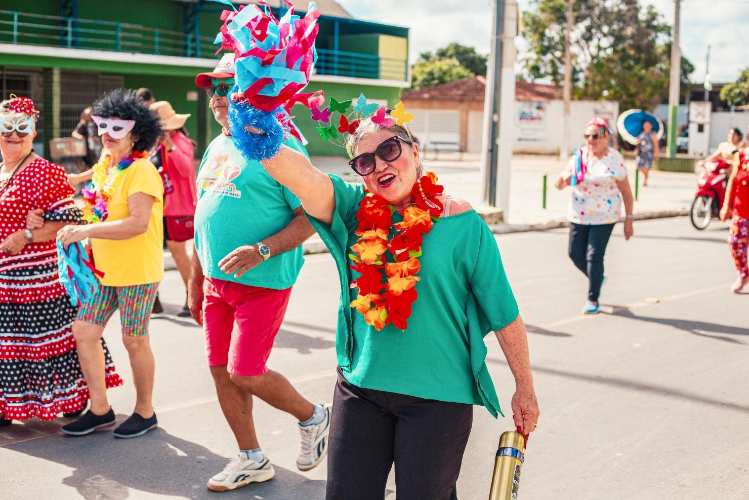 Viver Bem Folia leva alegria e animação ao Carnaval dos Idosos em Nova Floresta