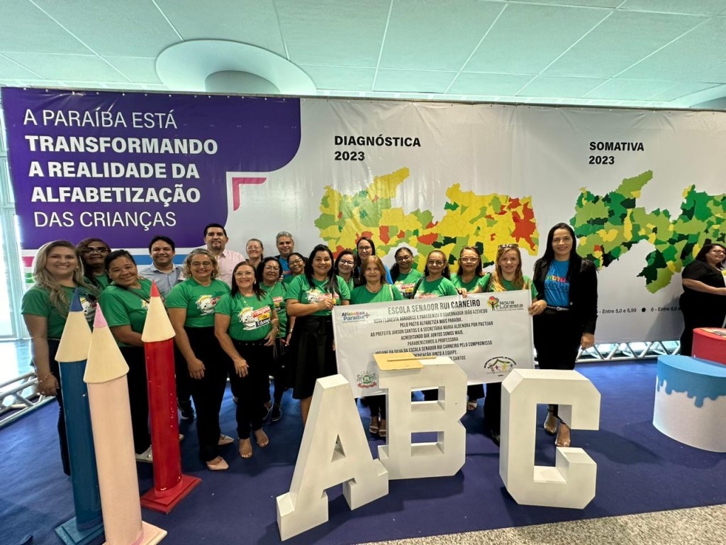 A Prefeitura Municipal de Nova Floresta, através da Secretaria de Educação, recebeu do governo do estado o prêmio escola referência em aprendizagem