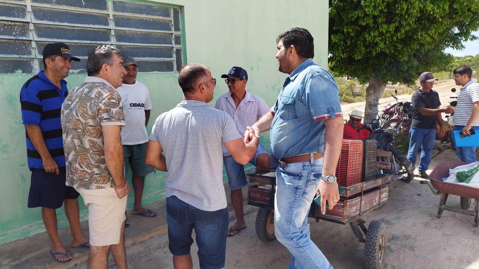 Prefeitura de Nova Floresta entrega raquetes de palma-forrageira na zona rural