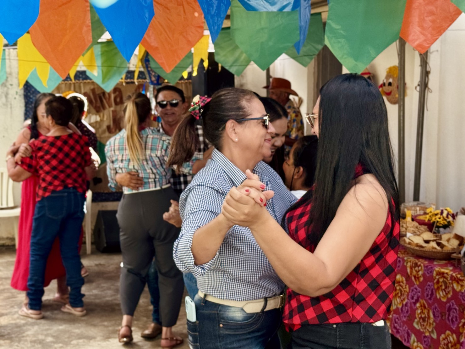 PSF IV realiza comemoração junina com sorteio de brindes e momento de integração