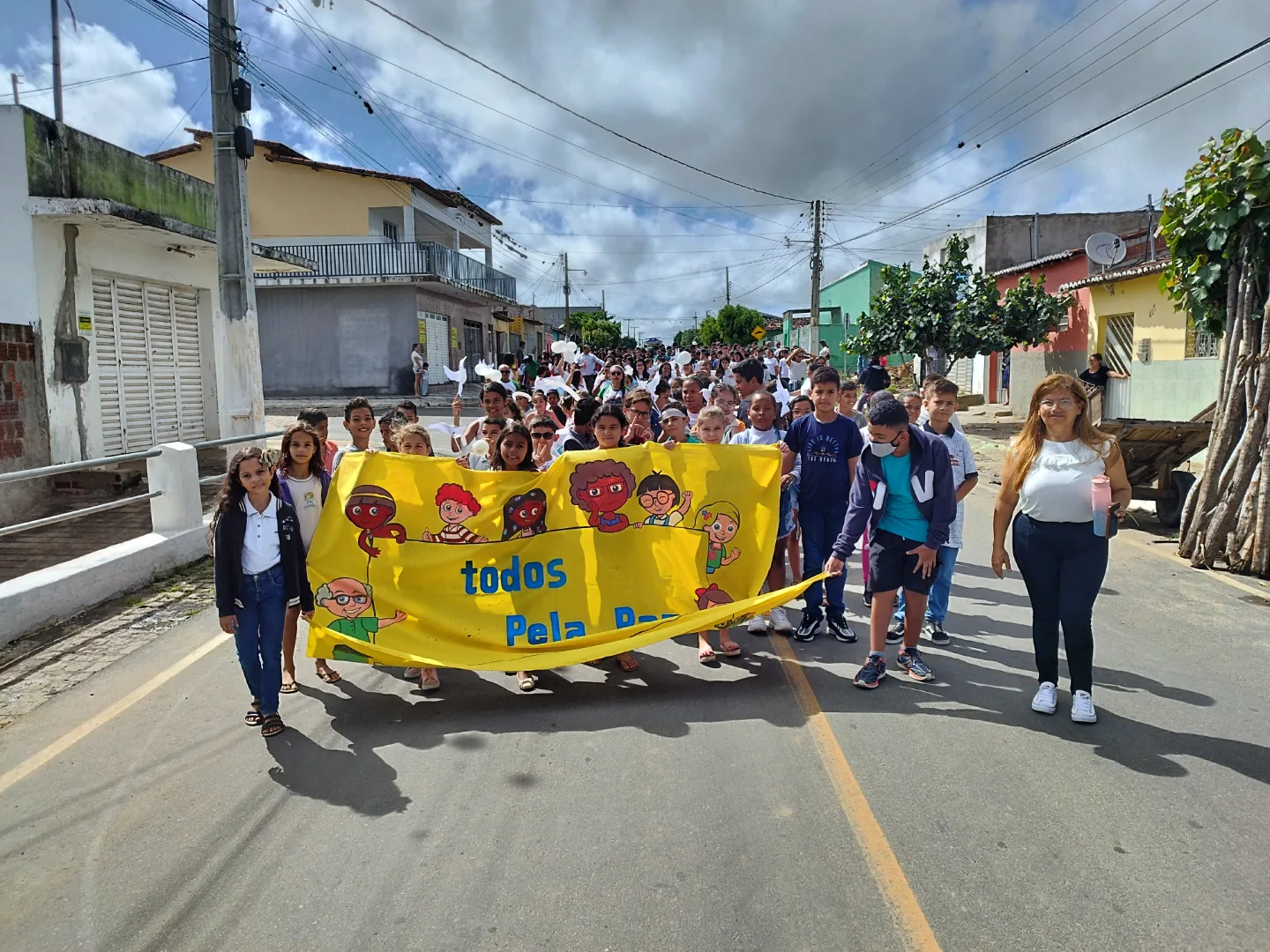 Secretaria de Educação promove caminhada pela Cultura de Paz