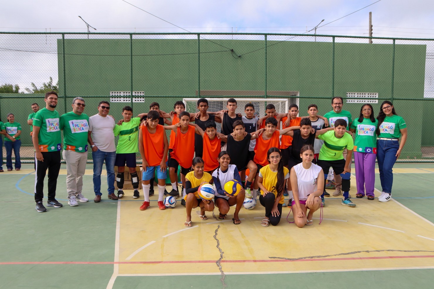 Secretaria de Educação entrega novos materiais esportivos para escolas municipais