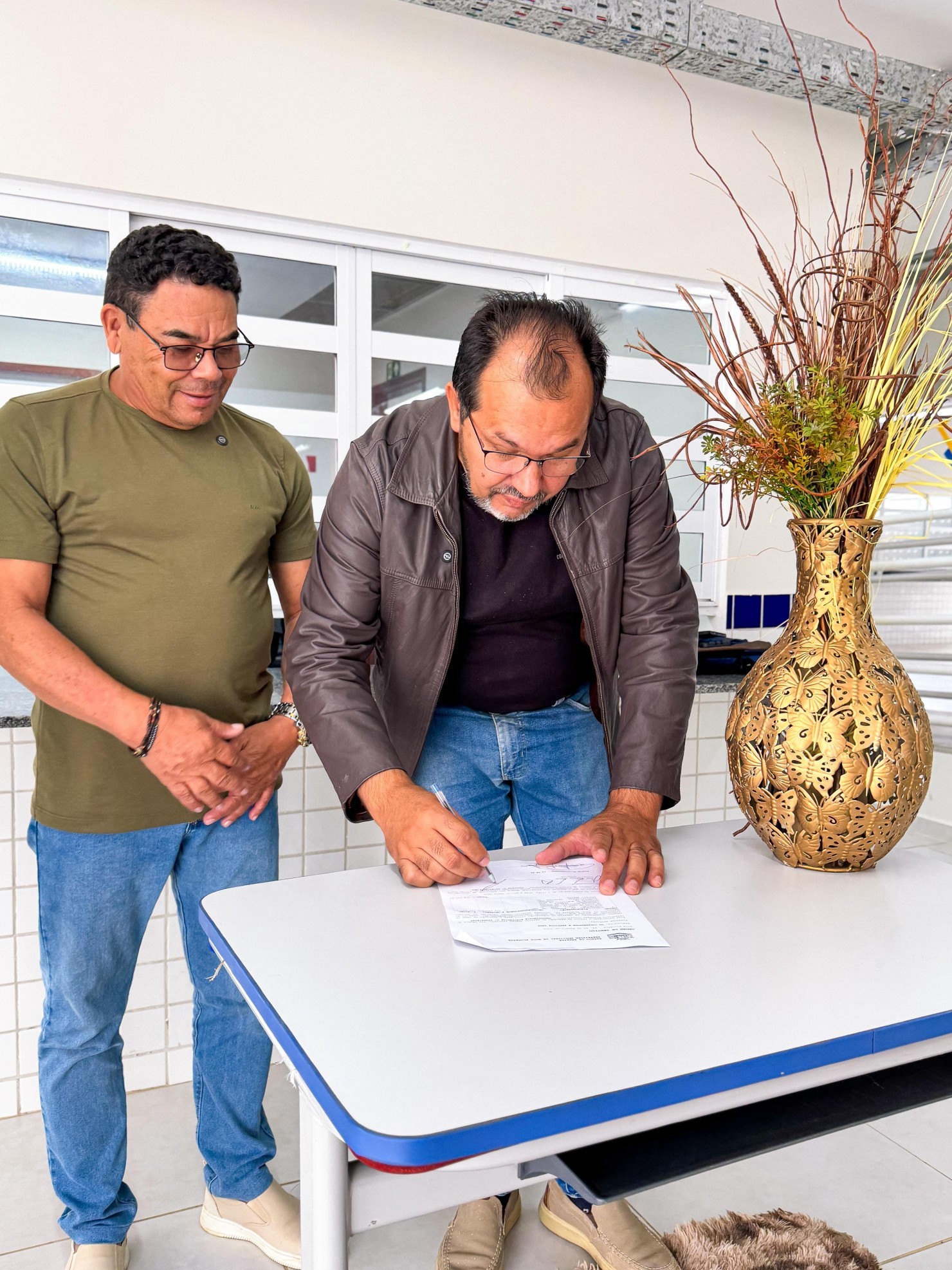 Prefeitura de Nova Floresta assina Ordem de Serviço para construção da nova Escola Senador Rui Carneiro