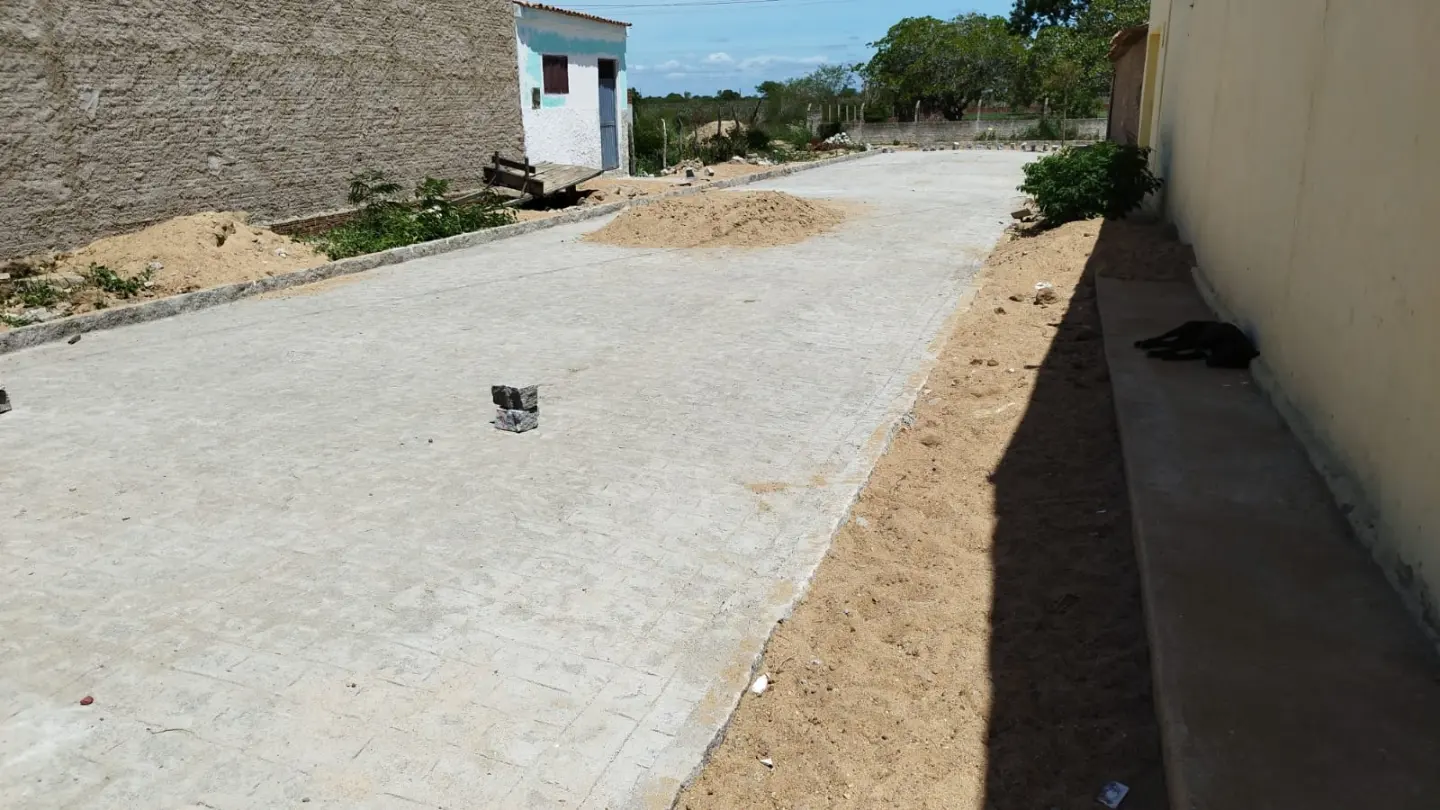 Prefeito Jarson visita obras de pavimentação da rua Paulo Batista