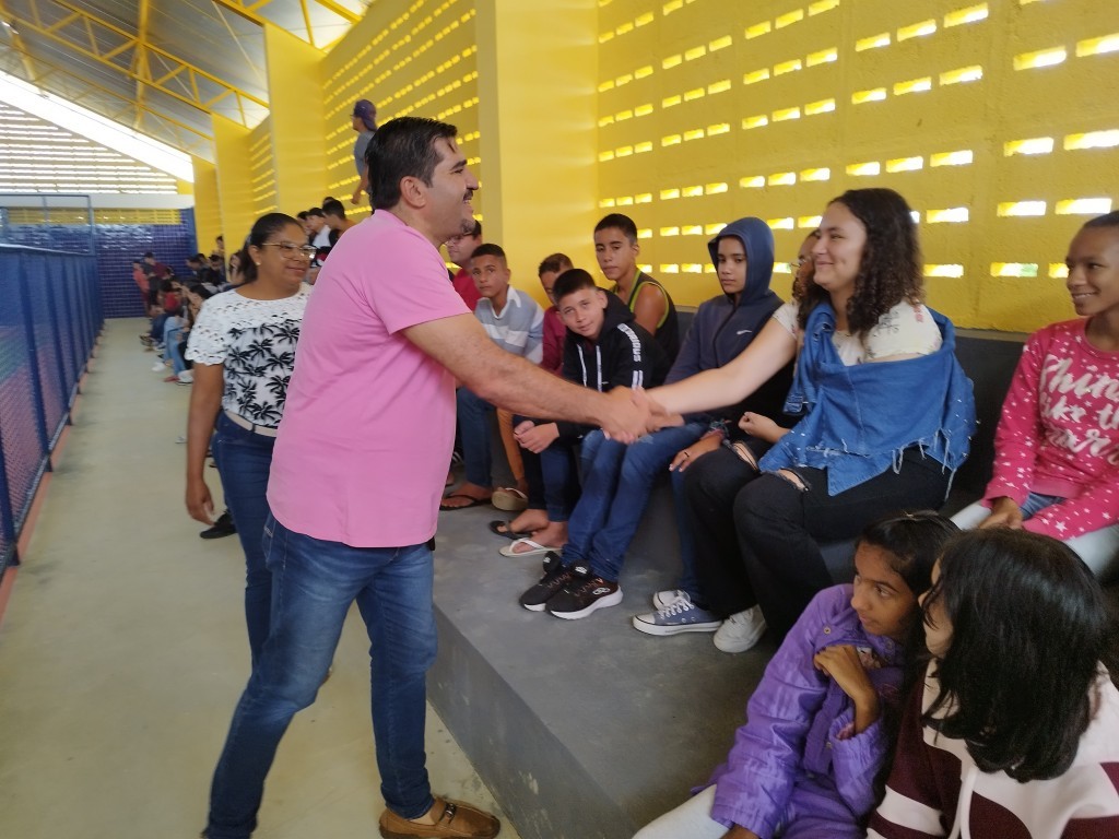 Escola Papa Paulo VI realiza amistoso preparatório para Jogos Interclasses no Giásio Lalitão