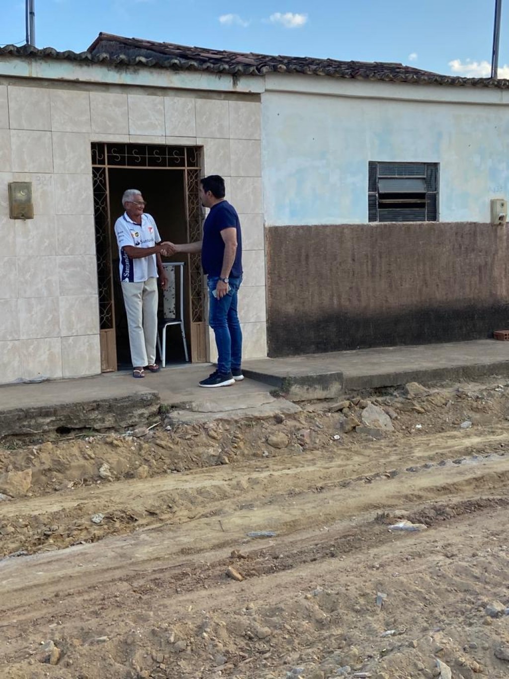 Prefeito Jarson acompanha terraplanagem da pavimentação da rua Manoel Ferreira de Lima