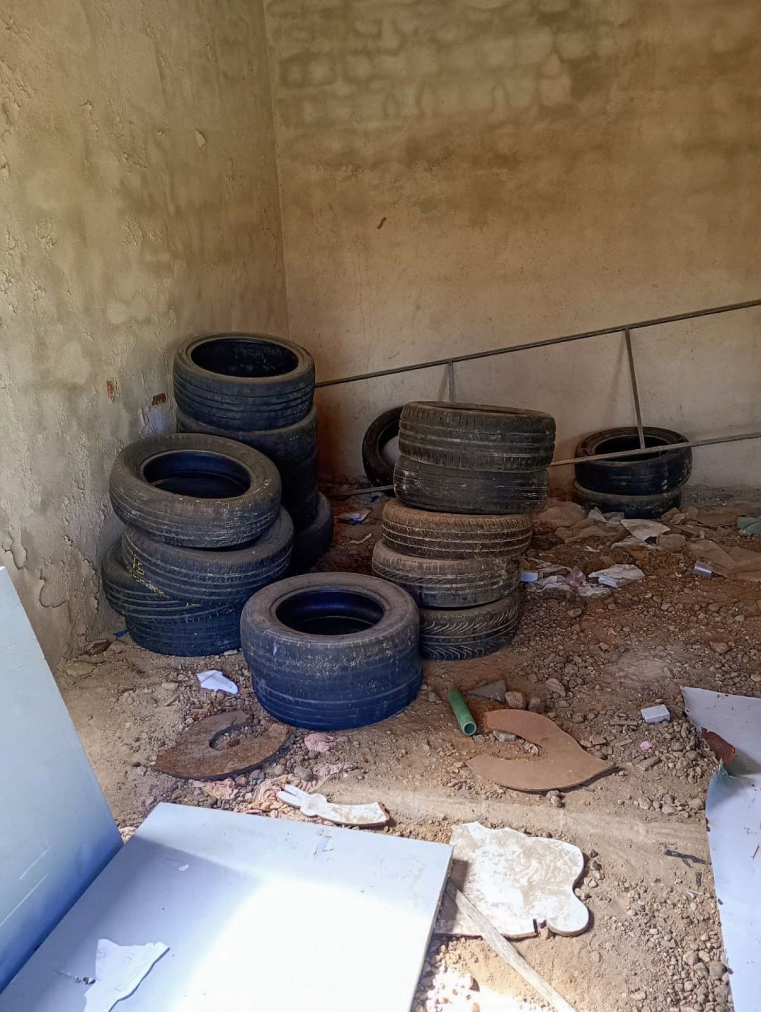 Prefeitura de Nova Floresta realiza ação de combate ao mosquito da dengue com recolhimento de pneus