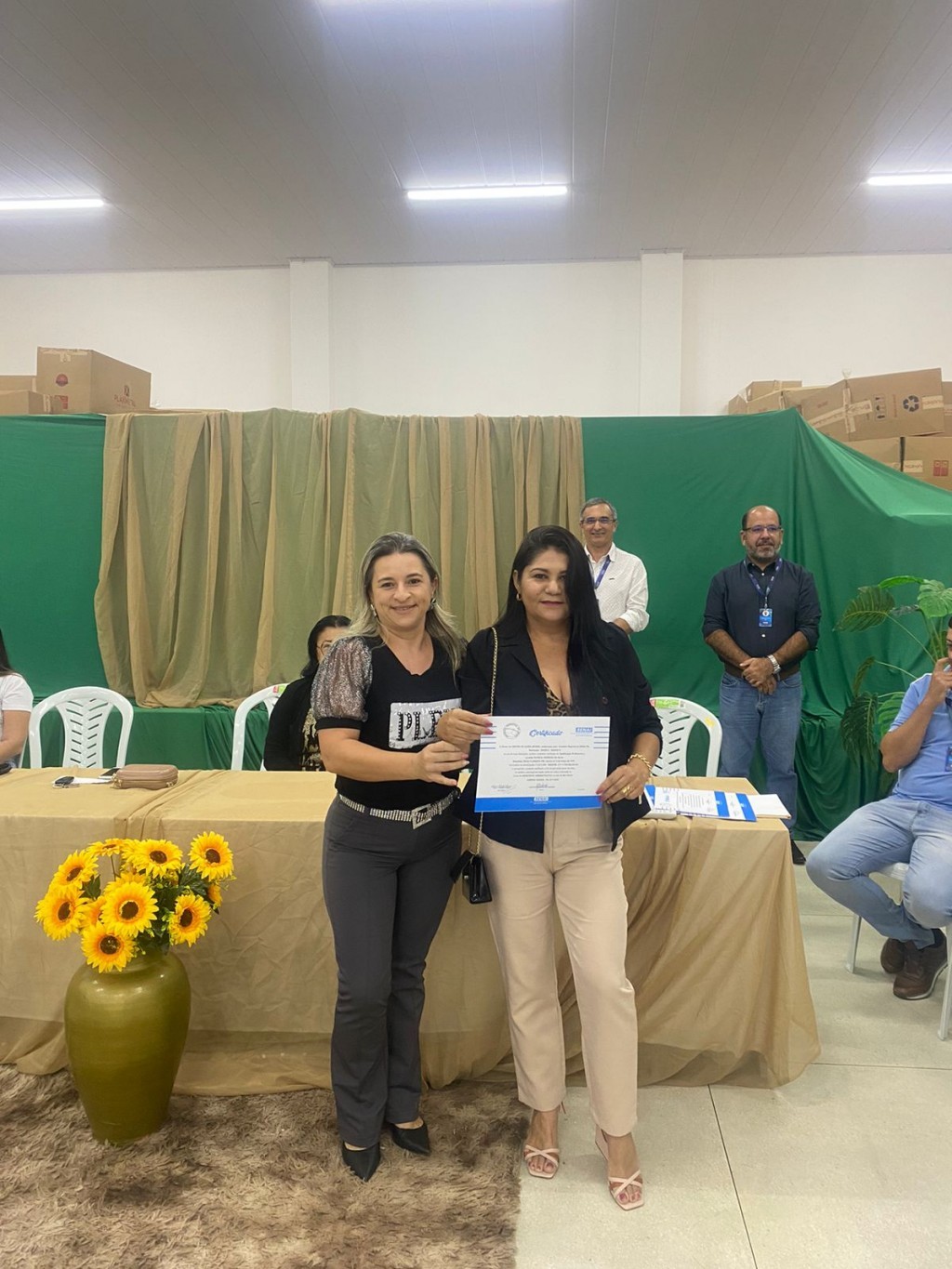 Prefeitura de Nova Floresta realiza entrega de Certificados de Conclusão de Curso Profissionalizante de Assistente Administrativo pelo SENAI