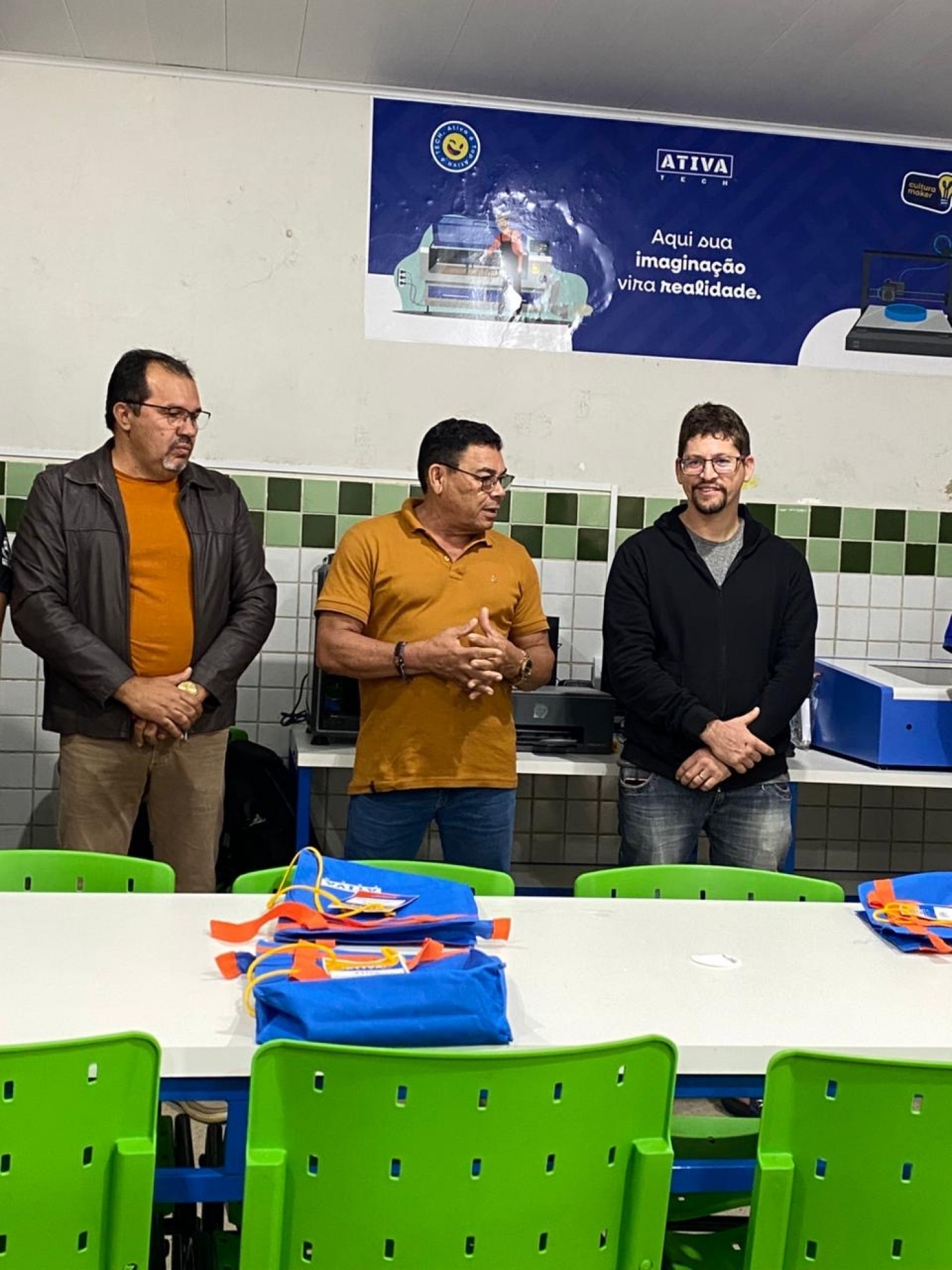 Professores participam de formação para uso da Sala Maker na Escola Papa Paulo VI