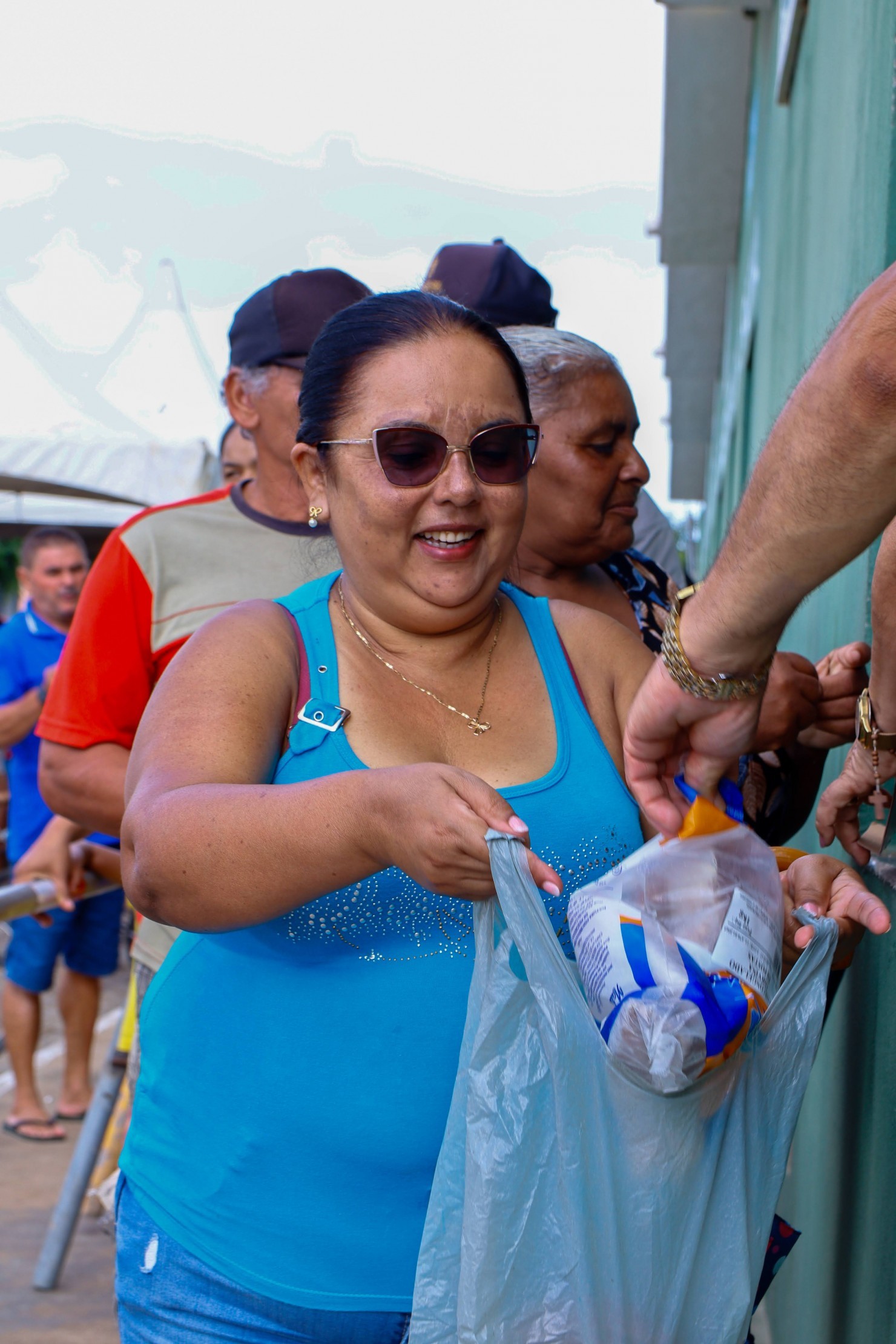 Prefeitura de Nova Floresta realiza entrega de peixe e coco da Semana Santa para a população