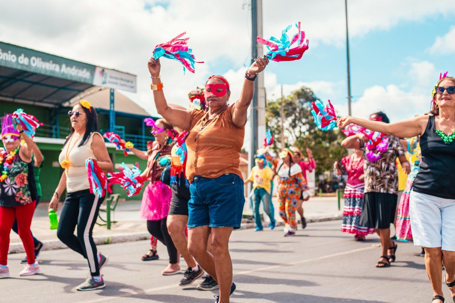 Viver Bem Folia leva alegria e animação ao Carnaval dos Idosos em Nova Floresta