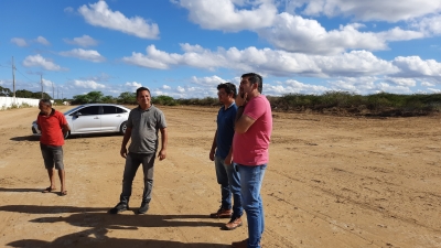 Prefeito Jarson visita terreno anexo para ampliação do Cemitério Público