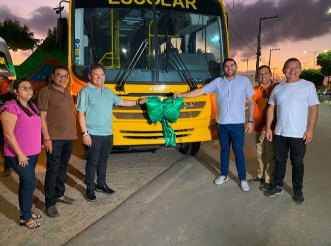 Inaugurações de auditórios nas Escolas Municipais e Entrega de Veículos