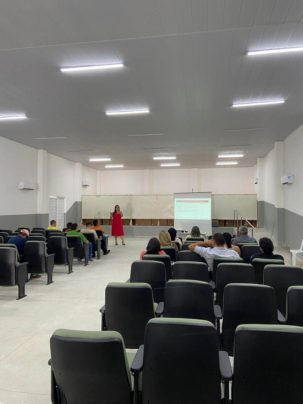 Prefeitura de Nova Floresta realiza Capacitação das Novas leis de Licitação para Secretários Municipais e equipe de Licitação.