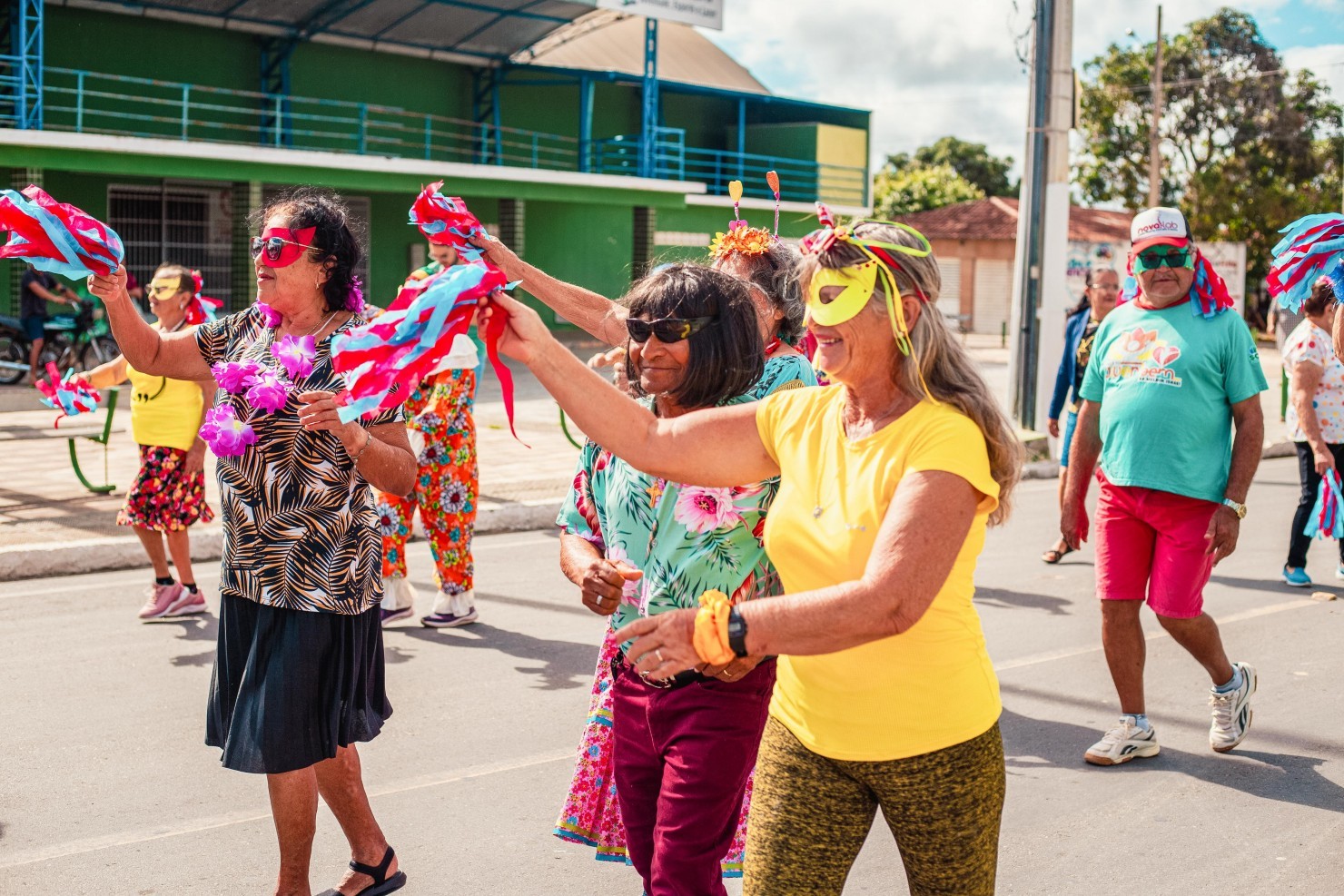 Viver Bem Folia leva alegria e animação ao Carnaval dos Idosos em Nova Floresta