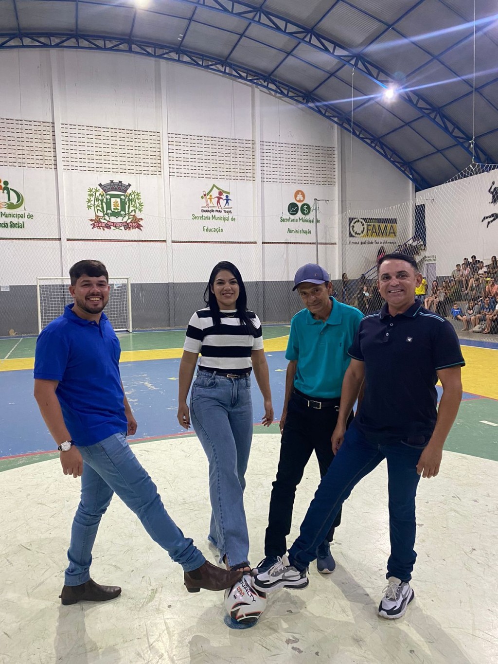 Prefeitura Municipal de Nova Floresta realizou na última Sexta (19), a abertura do Campeonato Municipal de Futsal 1ª e 2ª Divisão