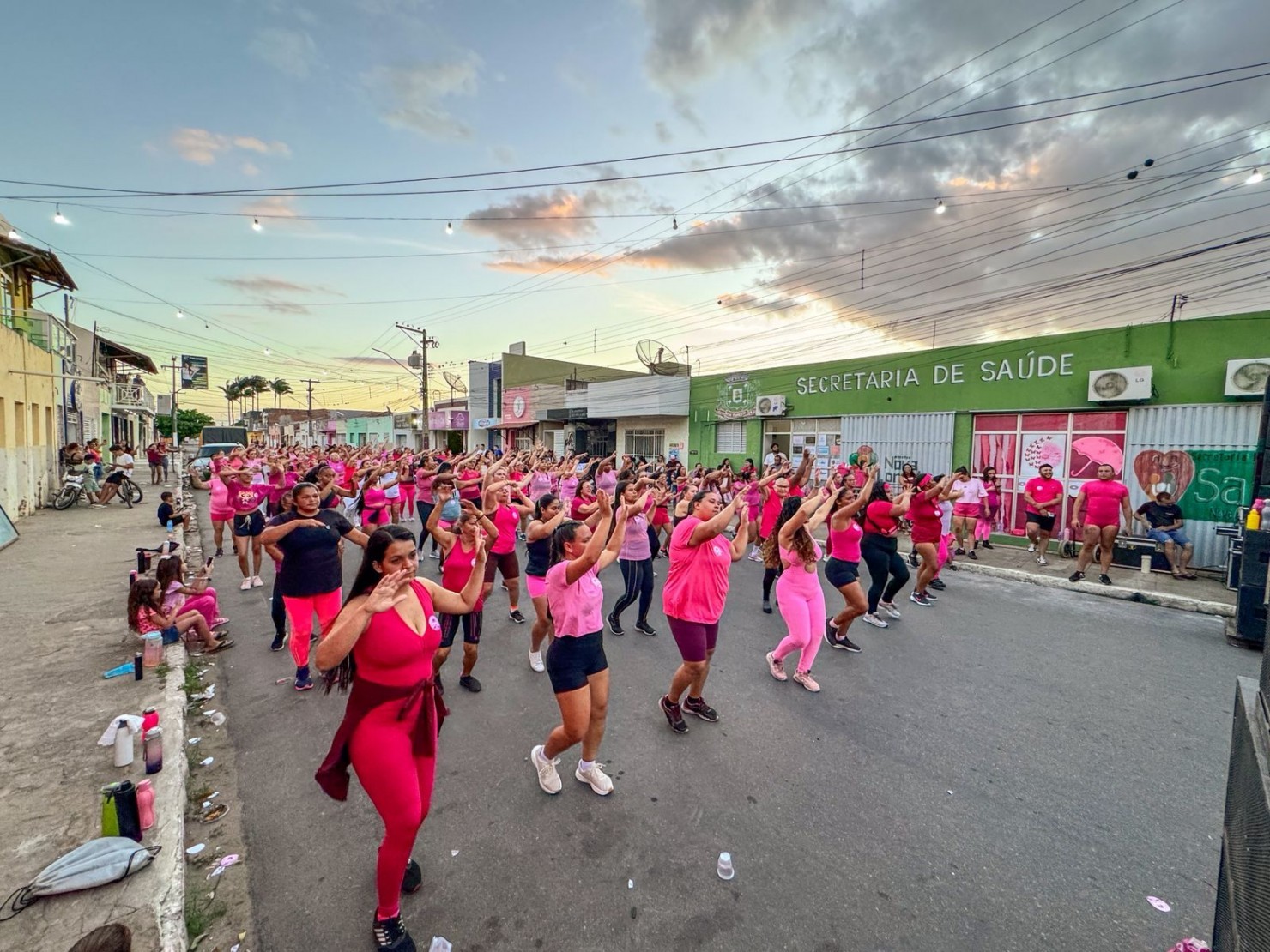 Aulão de Zumba do Outubro Rosa movimenta Nova Floresta em ação pela saúde e prevenção