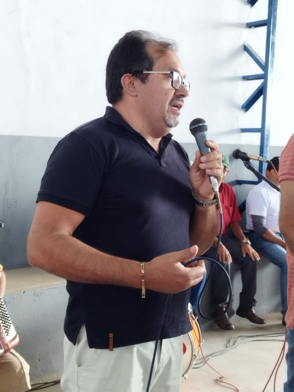 Prefeitura de Nova Floresta realiza Forró dos Idosos especial de Dia dos Pais e entrega fardamentos