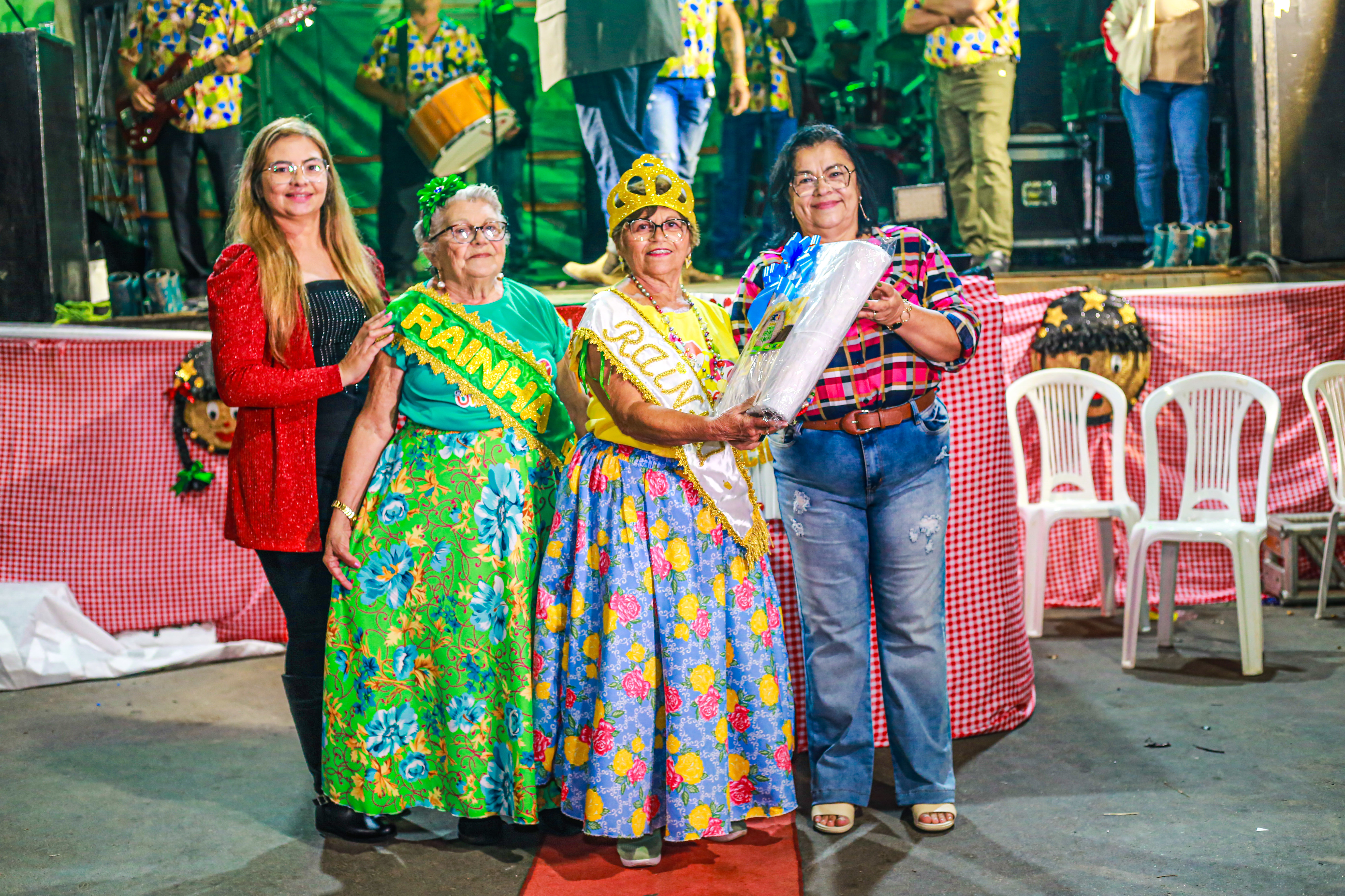 Prefeitura Municipal de Nova Floresta Realiza mais uma noite do São João de Bairros 2024 da Assistência Social