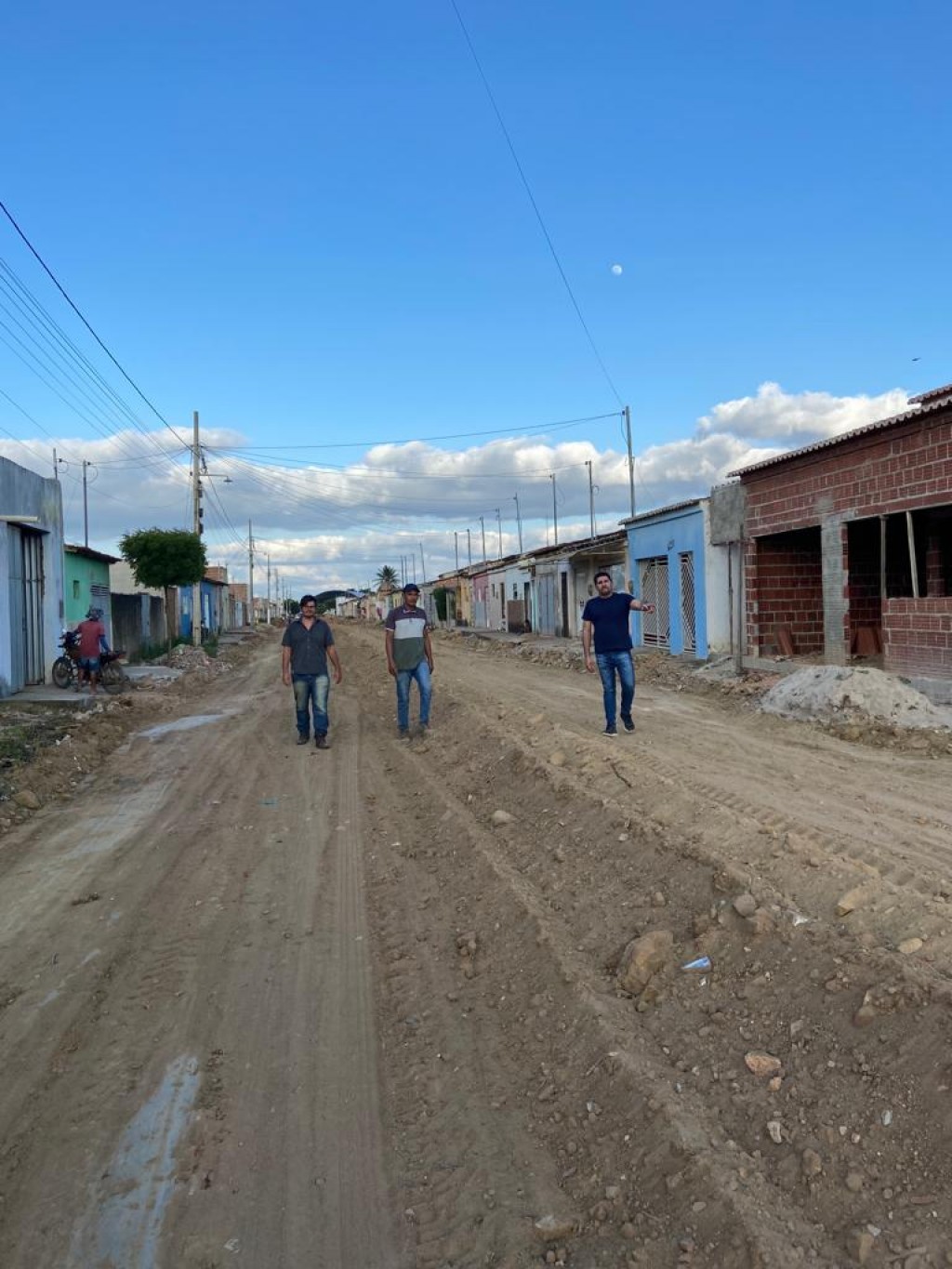 Prefeito Jarson acompanha terraplanagem da pavimentação da rua Manoel Ferreira de Lima