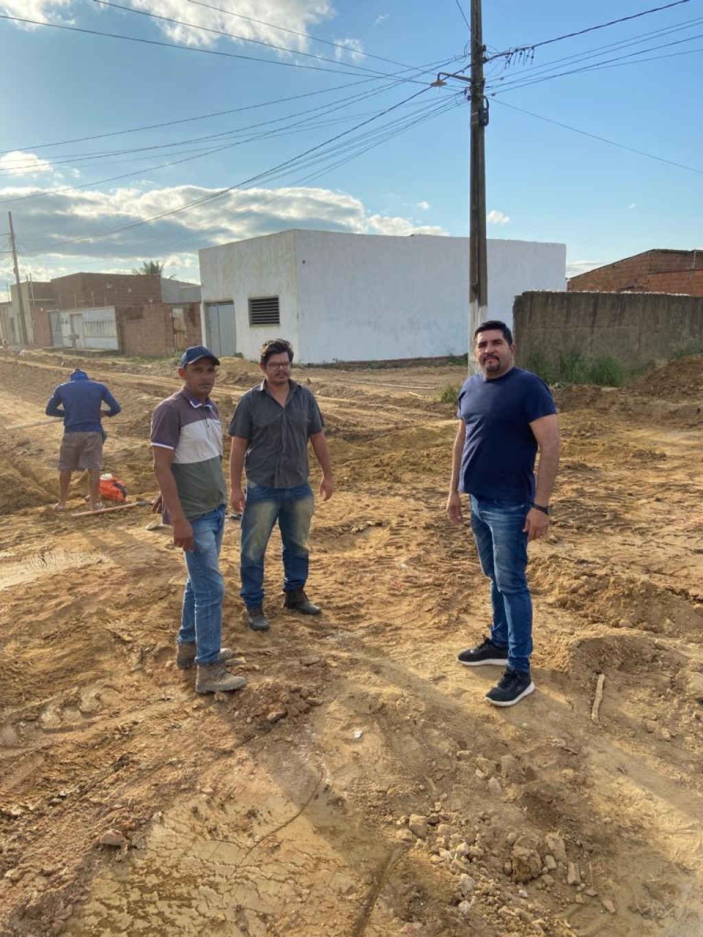 Prefeito Jarson acompanha terraplanagem da pavimentação da rua Manoel Ferreira de Lima
