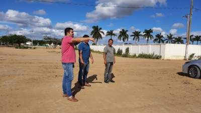 Prefeito Jarson visita terreno anexo para ampliação do Cemitério Público