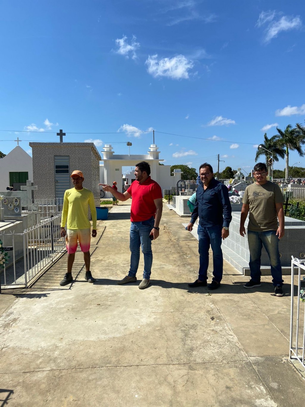Prefeito Jarson vistoria Revitalização do antigo Cemitério.