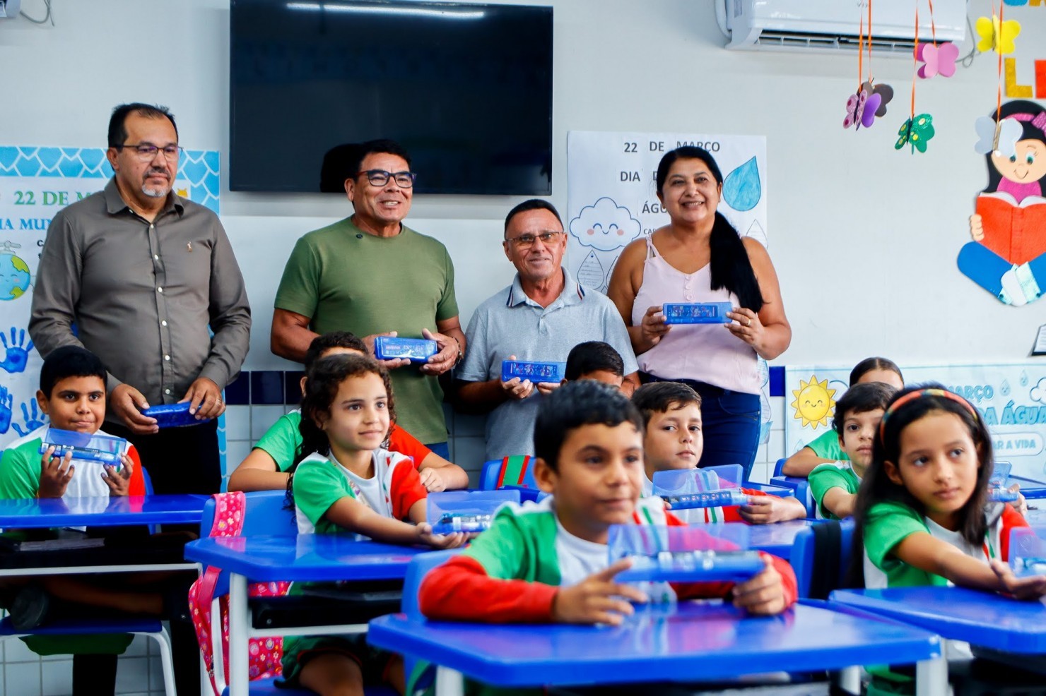 Secretaria de Educação realiza entrega de kits de higiene bucal para alunos da rede municipal