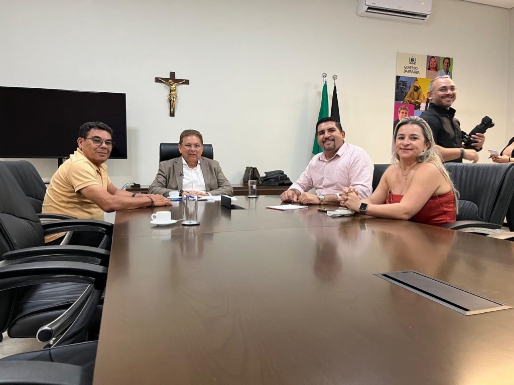 Prefeito Jarson se reúne com governador em exercício Adriano Galdino para alinhar ações futuras para nossa cidade