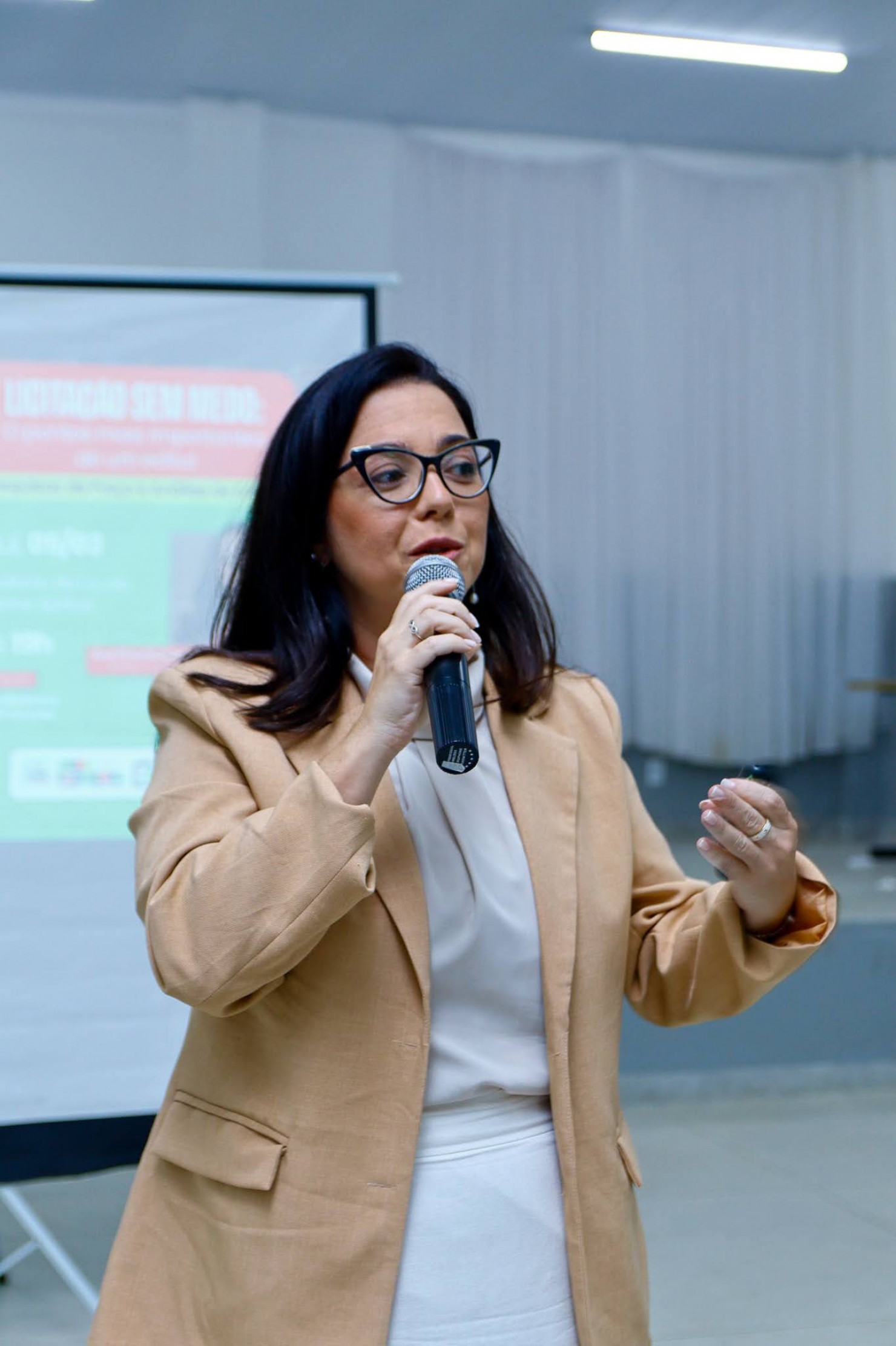 Prefeitura de Nova Floresta promove capacitação sobre licitações para empreendedores do município