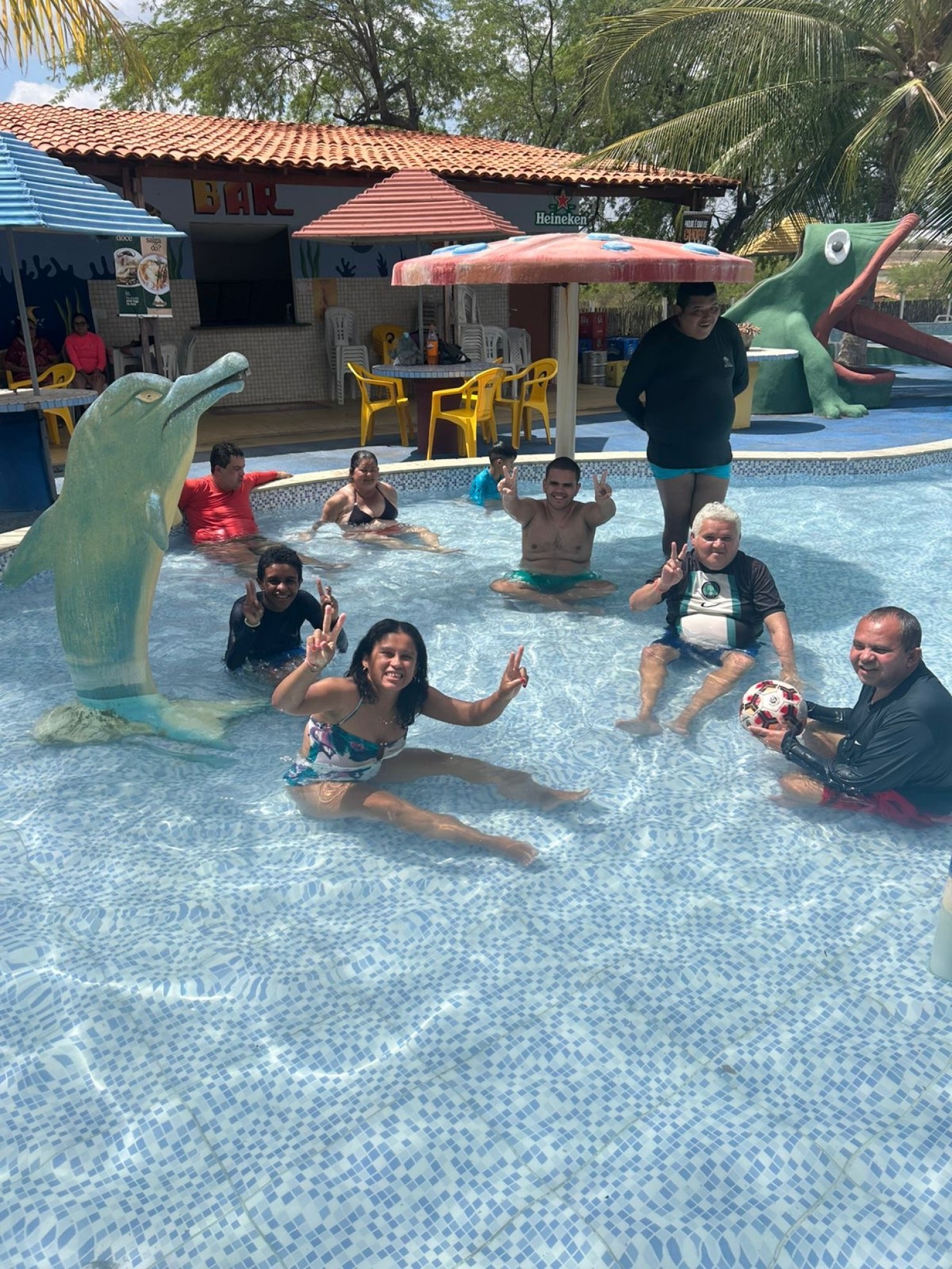 Pacientes de Nova Floresta atendidos pelo CAPS de Cuité participam de dia de lazer em Santa Cruz