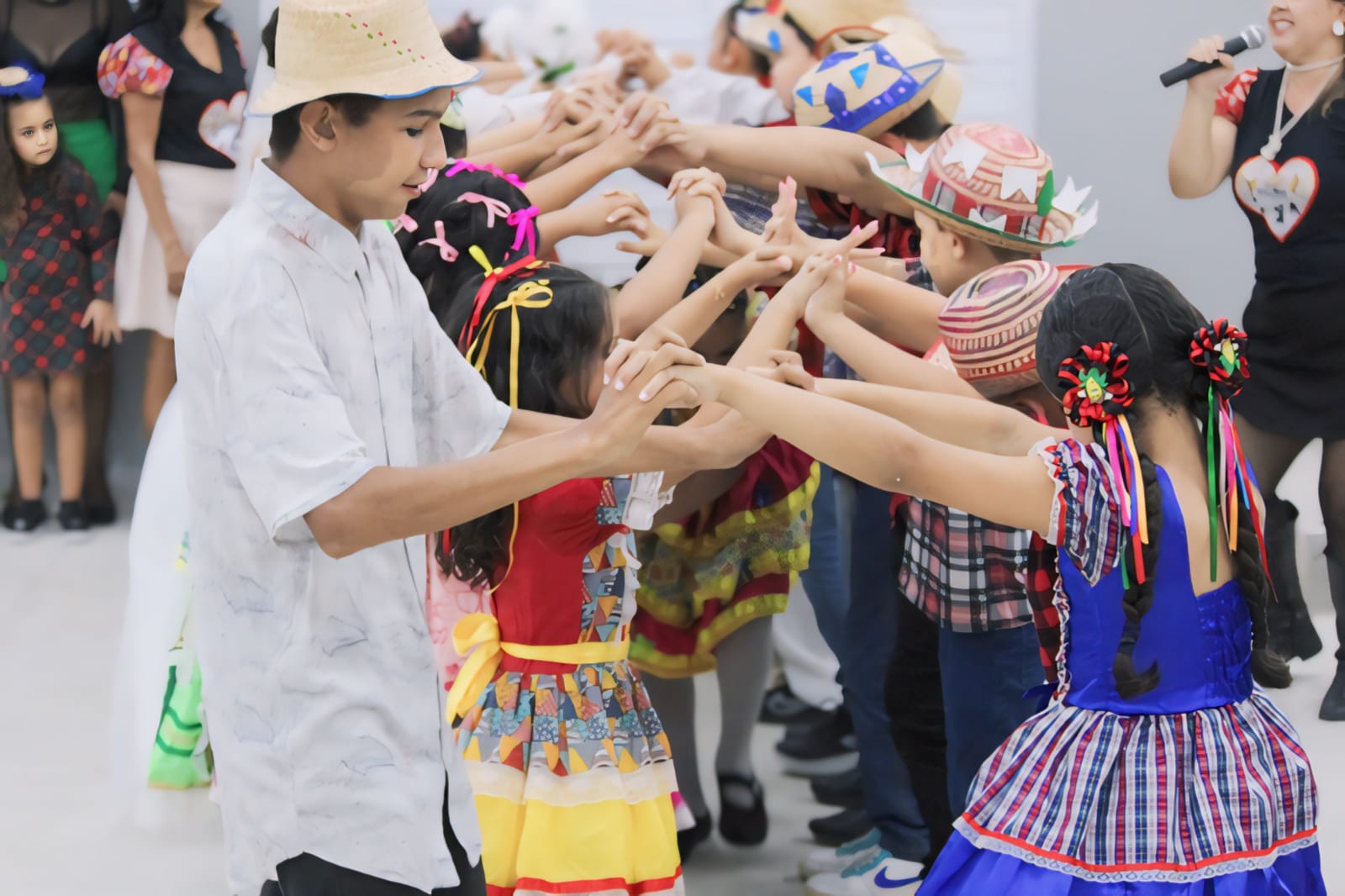 Prefeitura Municipal de Nova Floresta Realiza mais uma noite do São João de Bairros 2024 na Escola Delane Santos