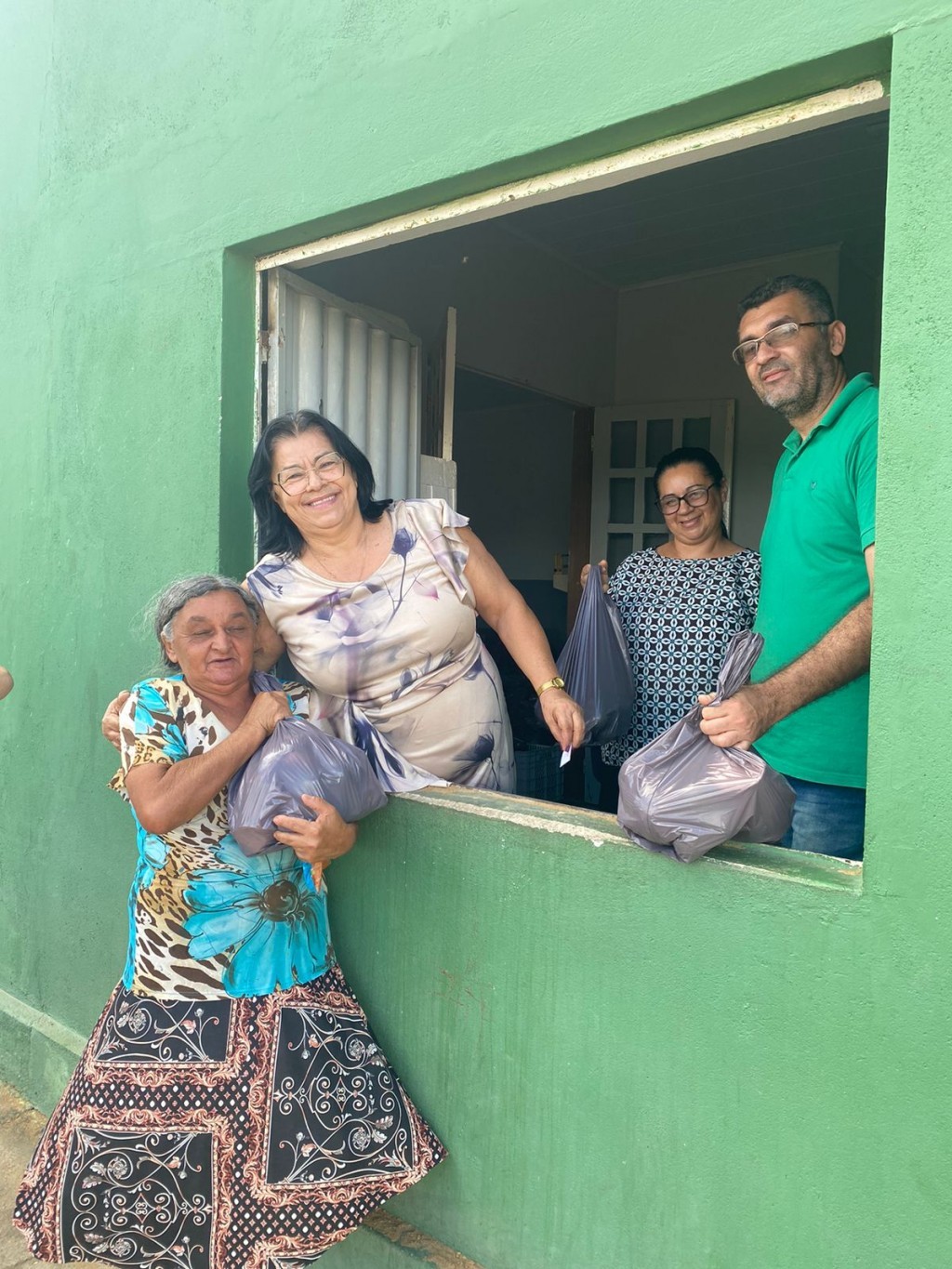 Secretaria de Assistência Social promove entrega de Macaxeira e Limão através do PAA
