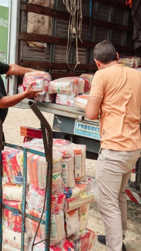 Prefeitura Conclui Licitação e Realiza Entrega de Cestas Básicas à Secretaria de Assistência Social