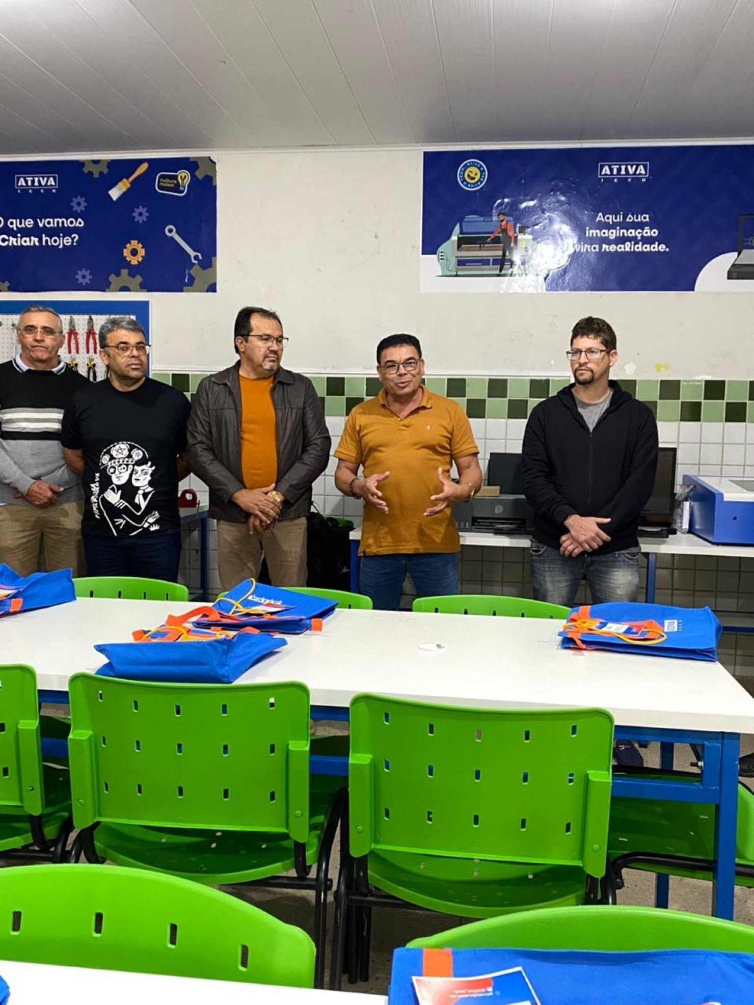 Professores participam de formação para uso da Sala Maker na Escola Papa Paulo VI