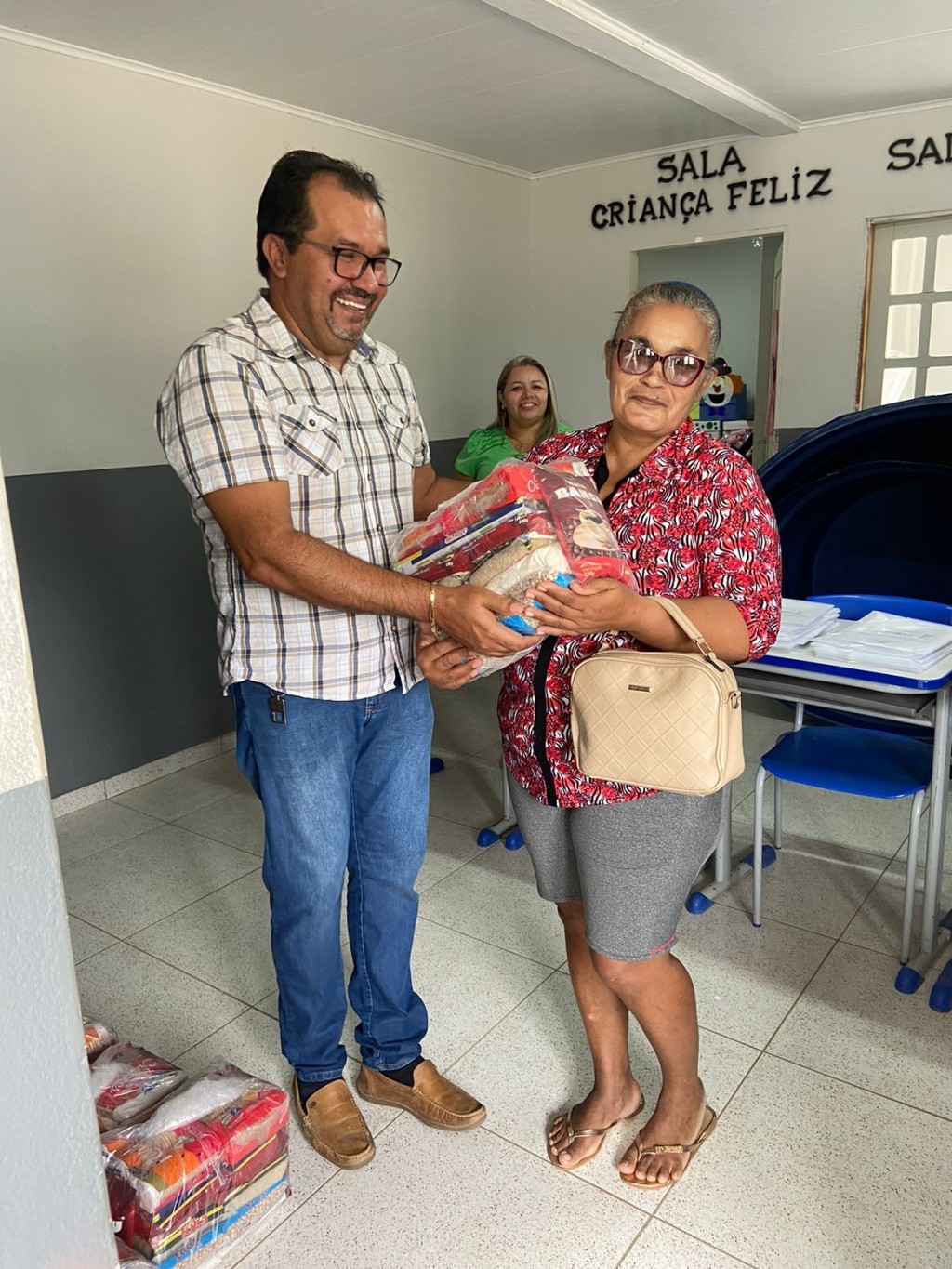 Prefeitura de Nova Floresta realiza entrega de cestas básicas.