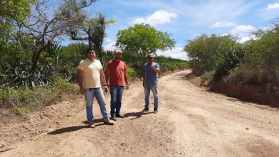 Prefeito Jarson e secretários de Transportes e Agricultura visitam estrada da Jandaíra