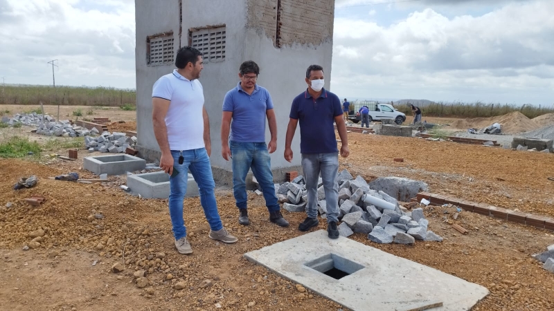 Prefeito Jarson acompanha obras de construção do Galpão de Reciclagem