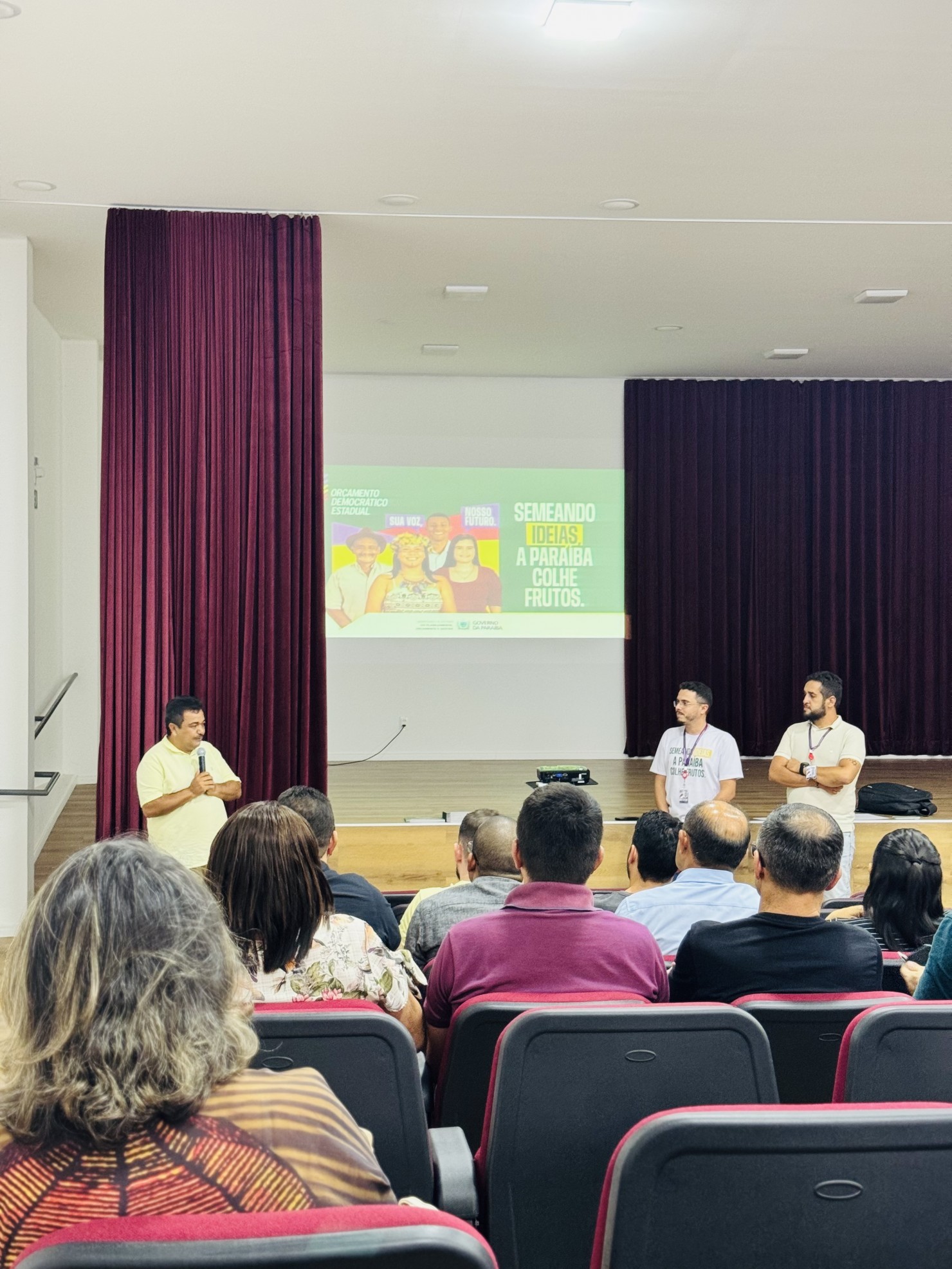 Prefeito Iran Santos participa de reunião do Orçamento Democrático 2025 em Barra de Santa Rosa