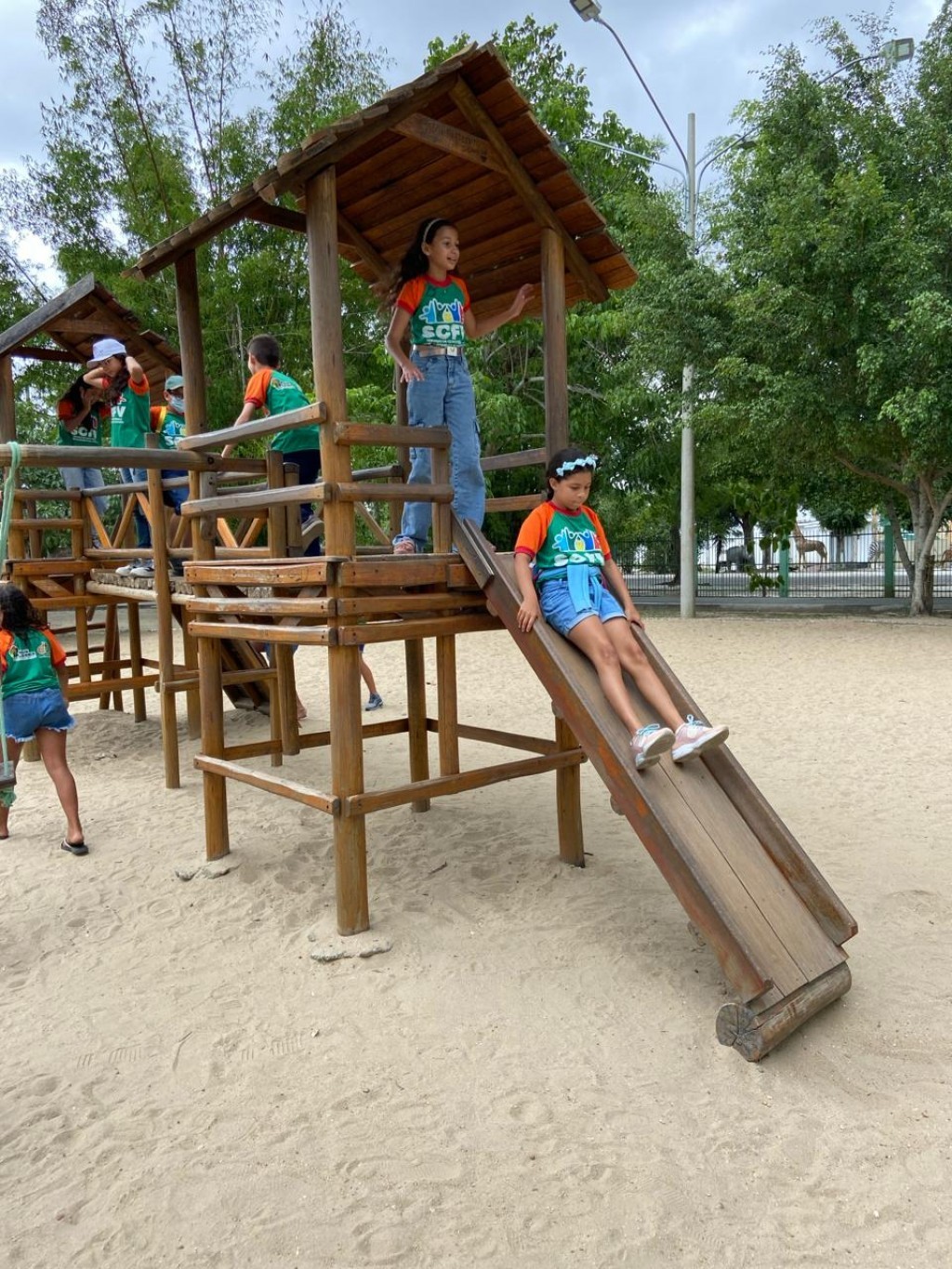 Prefeitura de Nova Floresta realiza passeio no Parque da Criança em Campina Grande na 2° Colônia de Férias do SCFV.
