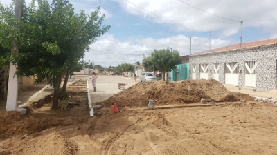 Prefeito Jarson visita obras de pavimentação de ruas no bairro Pau Brasil