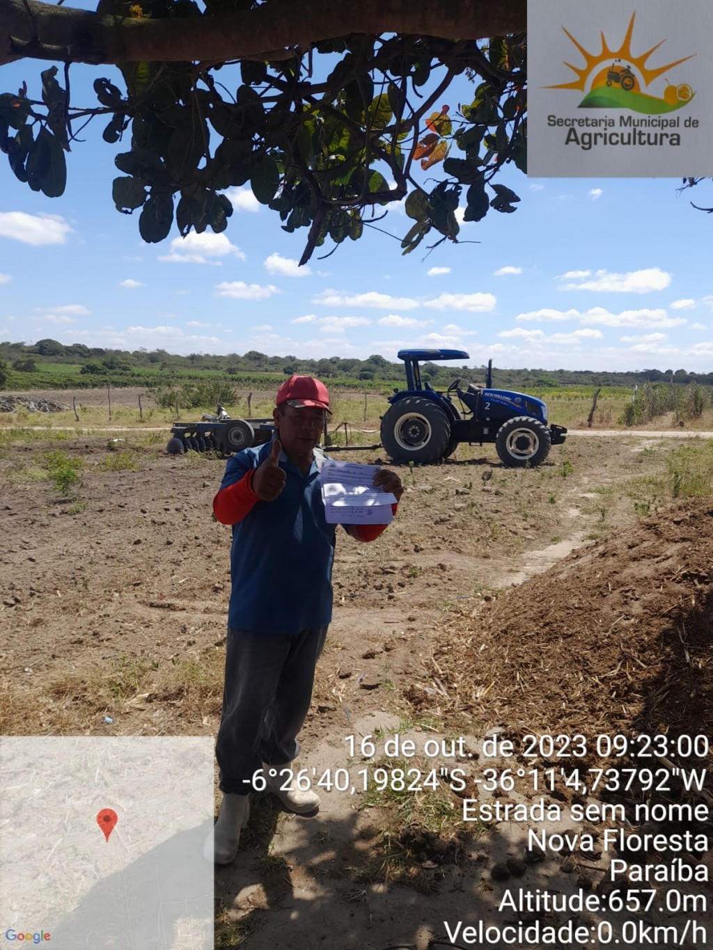 A Prefeitura de Nova Floresta continua com as atividades de cortes de terra na zona rural.