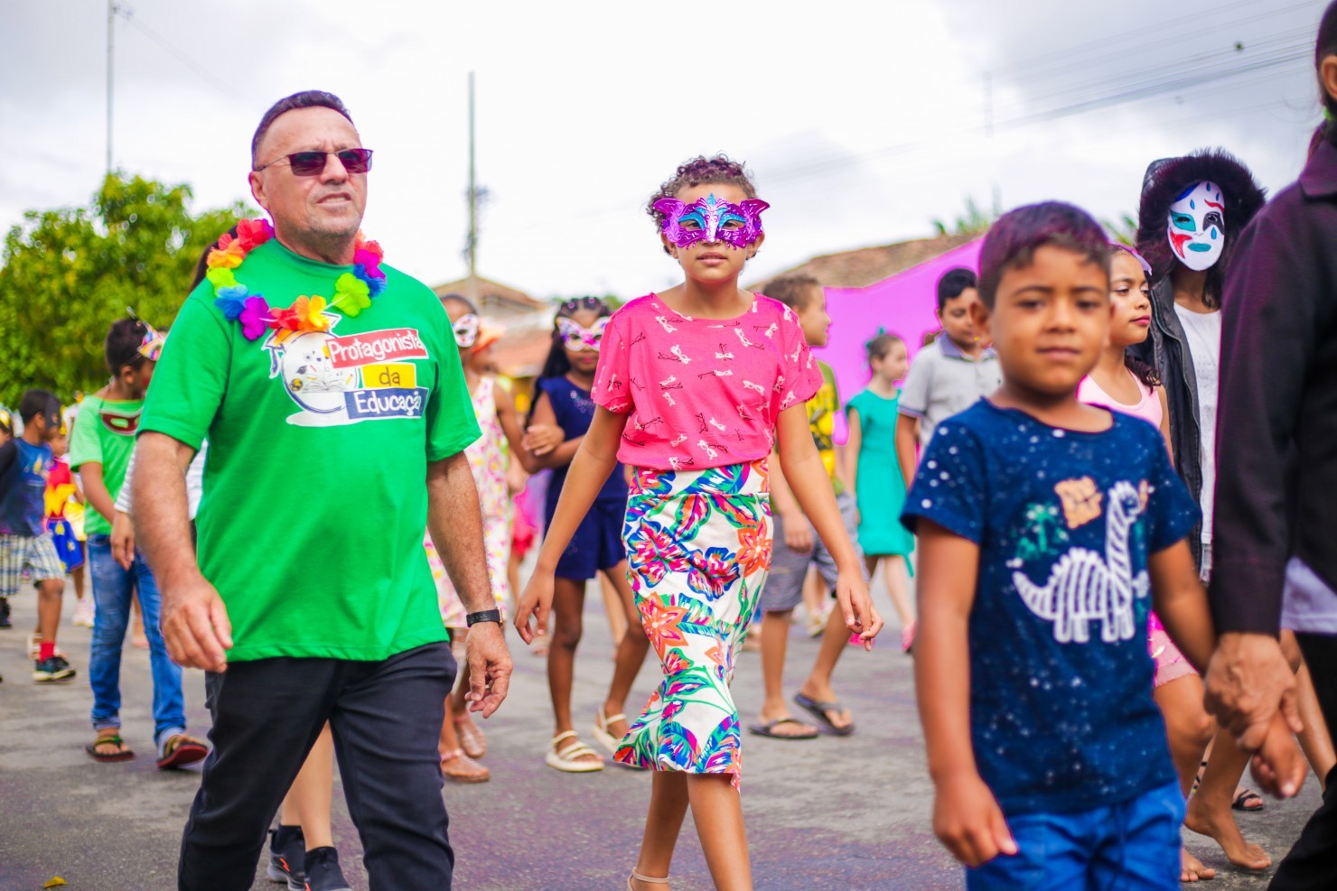 Bloco Escola Folia leva animação e alegria às ruas de Nova Floresta