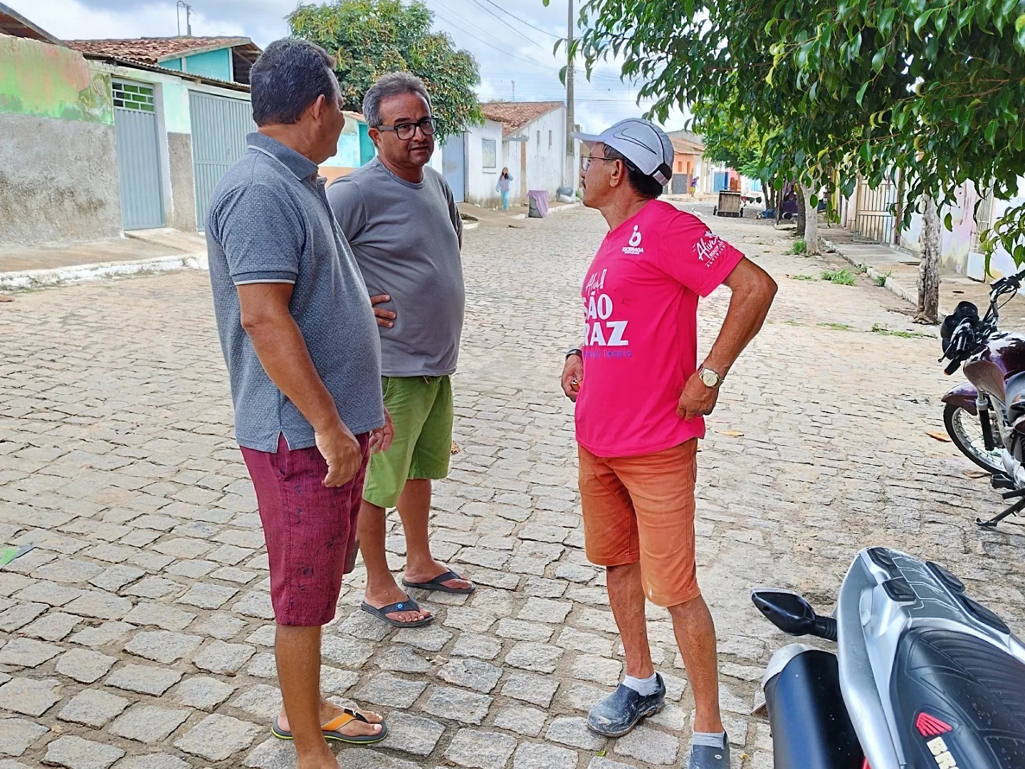 Prefeitura de Nova Floresta visita moradora prejudicada pelas chuvas para prestar assistência