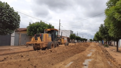 Rua Emídio Evaristo dos Santos começa a receber terraplenagem para pavimentação asfáltica da PB-151