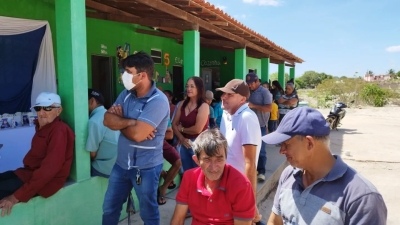 Prefeito Jarson realiza entrega de trator agrícola para comunidade rural