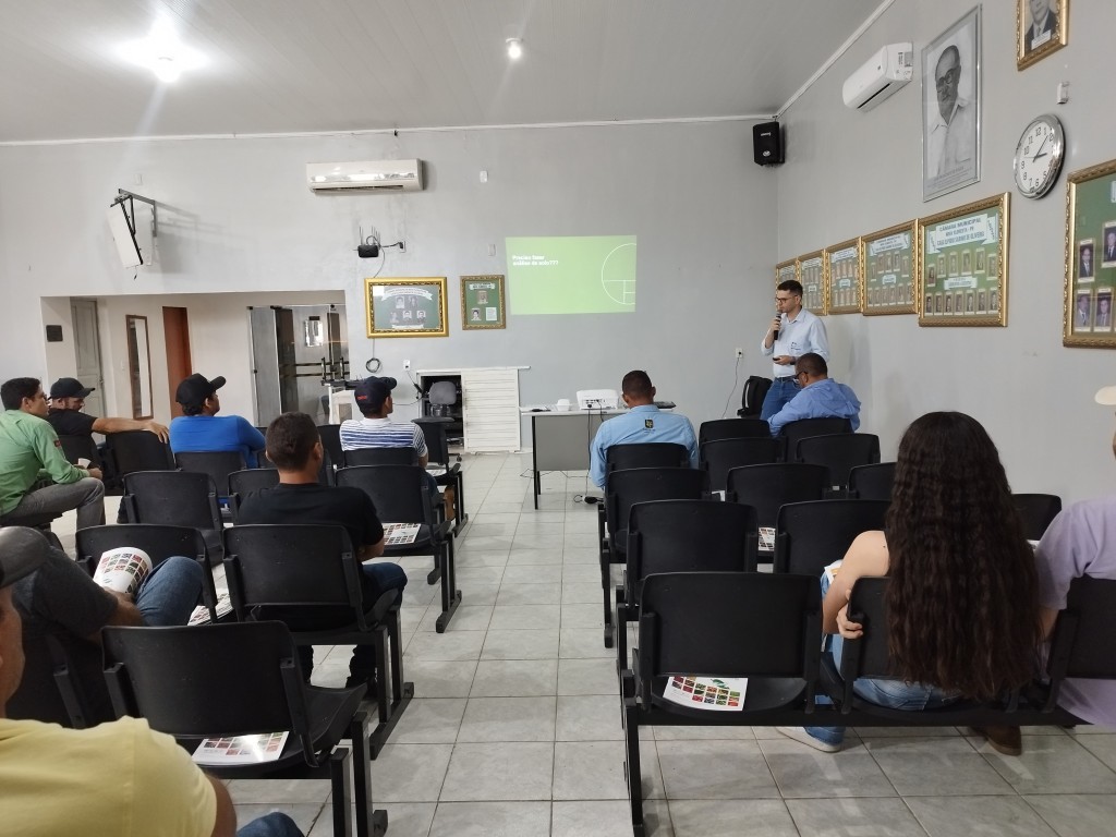 Prefeitura de Nova Floresta promove palestras sobre nutrição de plantas