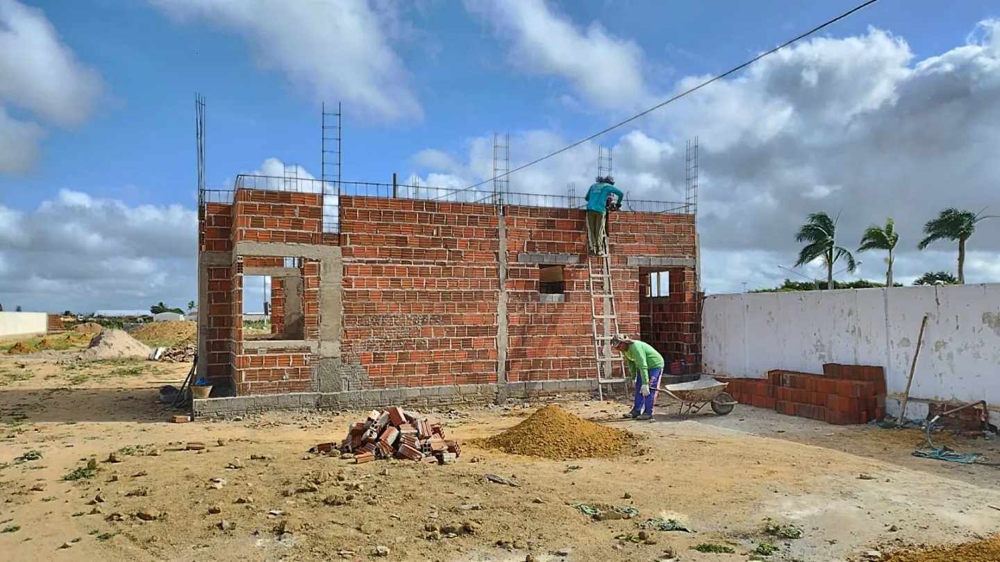 Prefeito Jarson acompanha obras de construção do Cemitério