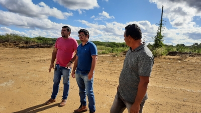 Prefeito Jarson visita terreno anexo para ampliação do Cemitério Público