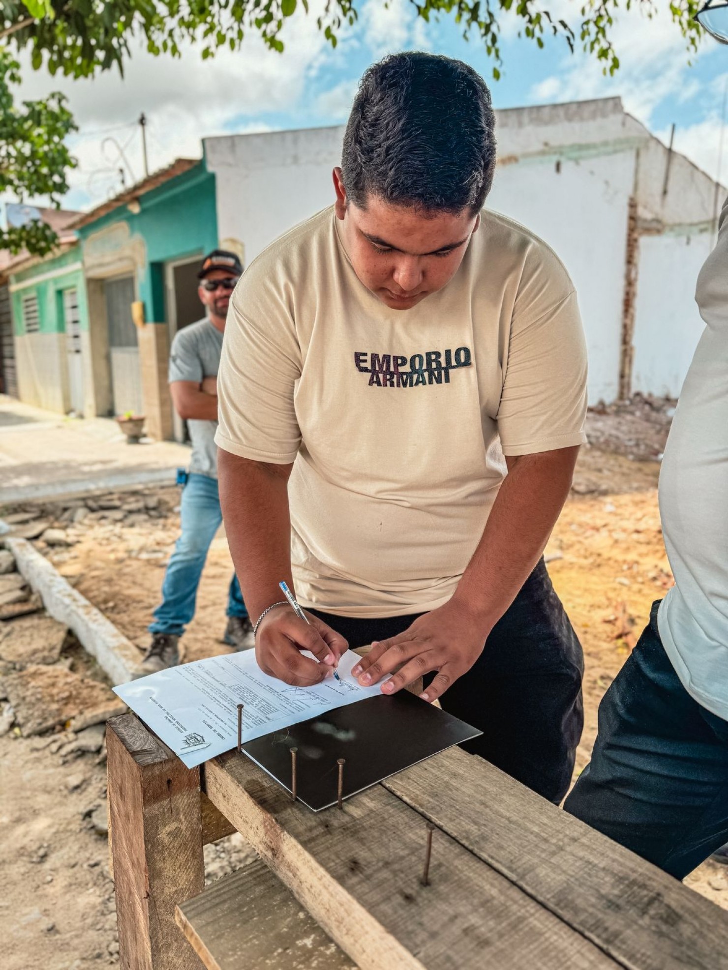 Nova Floresta ganha investimentos na educação e no lazer: iniciadas as obras do Centro de Administração e Formação de Professores e da nova praça
